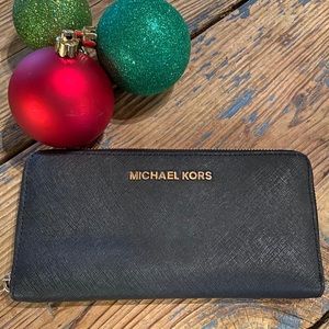 Michael Kors Jet Set Continental Travel Wallet